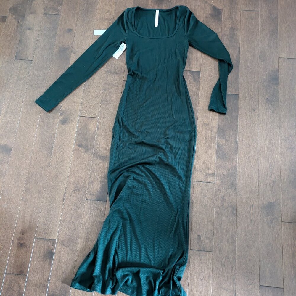 Aritzia Luxe Lounge Temptation Dress in Scarab